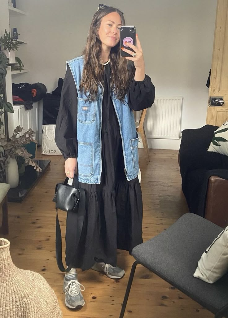 Spring Outfit Long Skirt, Denim Dress Autumn Outfit, Denim Vest Oversized, Easy Breezy Outfits, Cozy Shopping Outfit, Oversize Denim Vest Outfit, Denim Vest Dress Outfit, Denim Vest Over Dress, Copenhagen Style Fall 2024