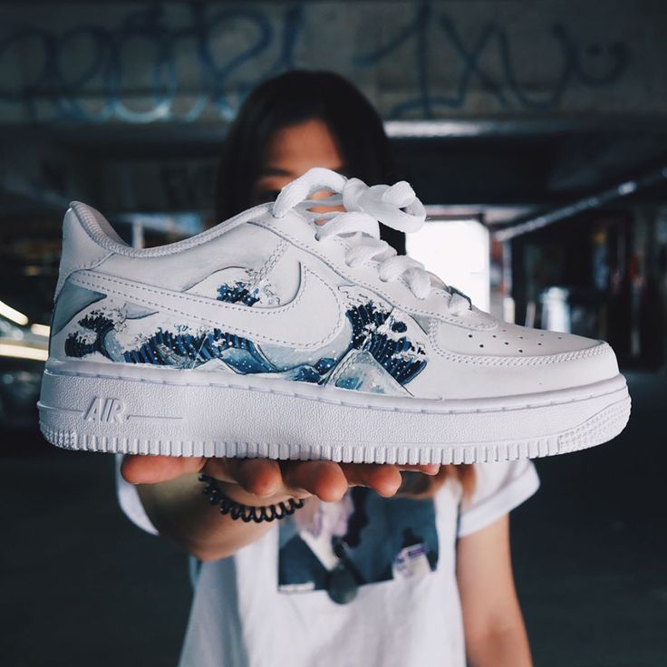 Fully hand-painted recreation of the great waves off kanagawa by Hokusai   SHIXIAN on Instagram: “'Hokusai Wave' on AF1  Size UK 4.5 Acrylic leather paint Other customs available upon request” Custom Painted Shoes, Custom Shoes Diy, Nike Shoes Air Force, Tutorial Hijab, Custom Nike Shoes, Nike Air Shoes, Air Forces, Fresh Shoes, Hype Shoes