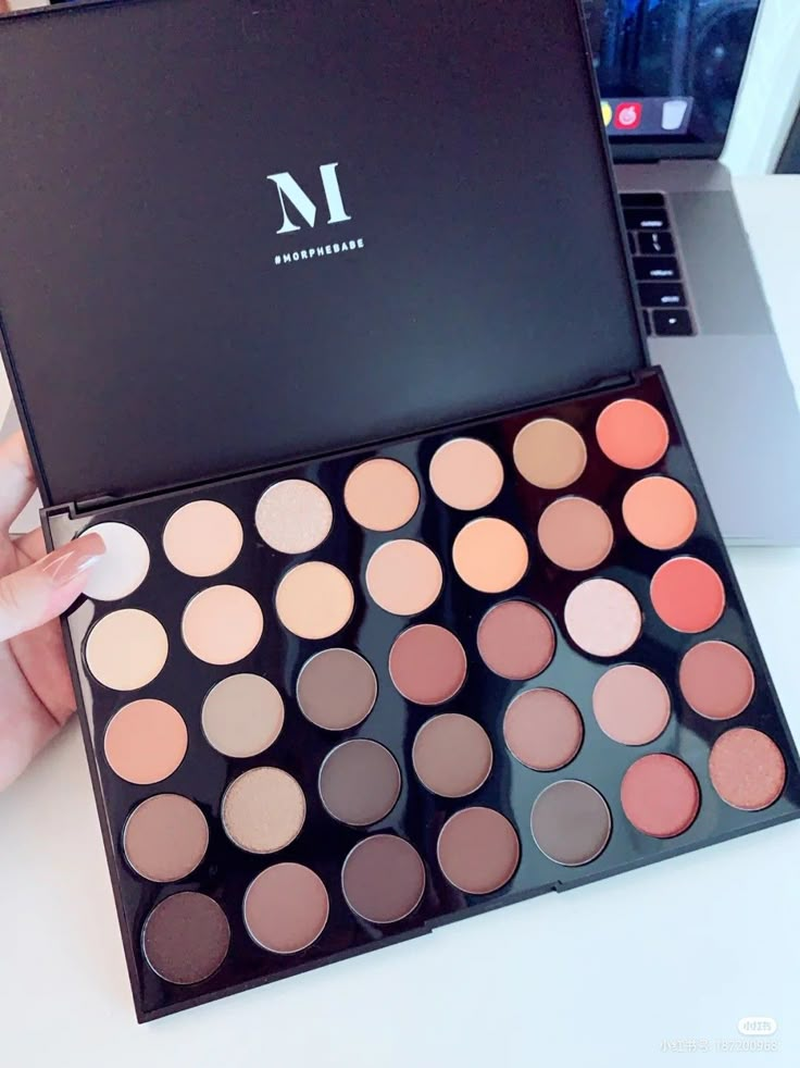 Makeup Pallets Aesthetic, Makeup Collection Goals, Makeup Morphe, Alat Makeup, Makeup Pallets, Makeup Eyeshadow Palette, Makeup Package, Makeup Accesories, Fancy Makeup