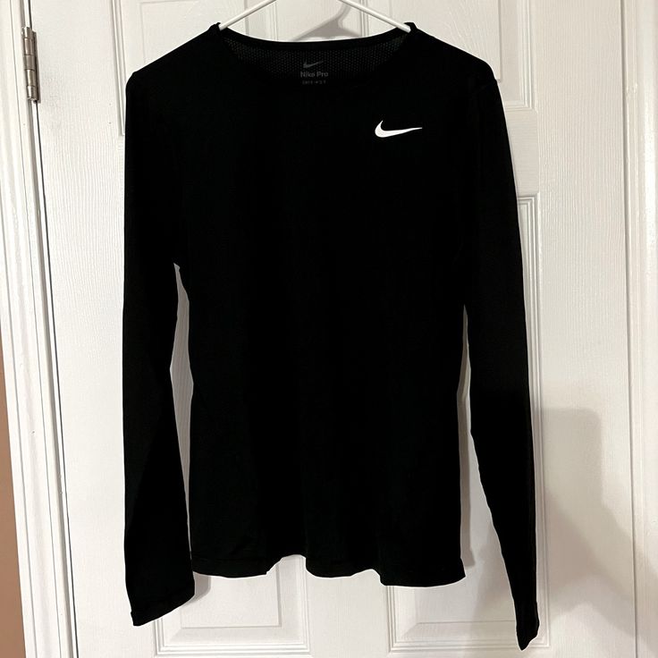 Nwt Nike Womens Training Long Sleeve Dri Fit. Smoke Free Home. Size Medium. Nike Long Sleeve Outfit, Nike Drifit Shirts, Training Outfit Women, Nike Clothes Women, Nike Women Outfits, Nike Long Sleeve Shirt, Nike Running Shirt, Soccer Outfits, Tops Nike