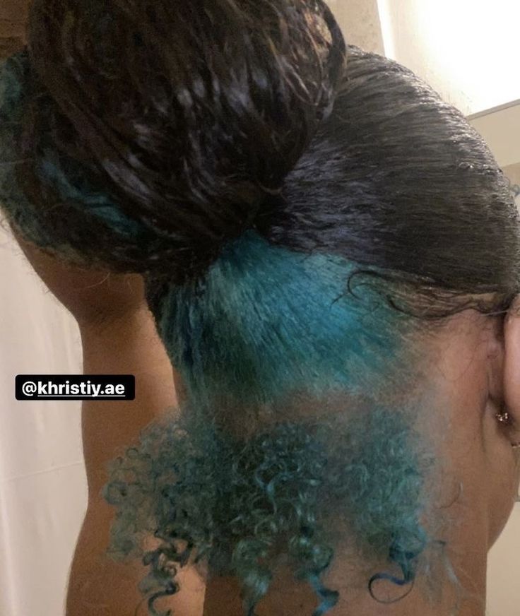 Teal Hair Dye, Blue Natural Hair, Peekaboo Hair Colors, Hair Stripes, Dyed Curly Hair, Light Blue Hair, Girl Hair Colors, Sleek Ponytail Hairstyles, Peekaboo Hair