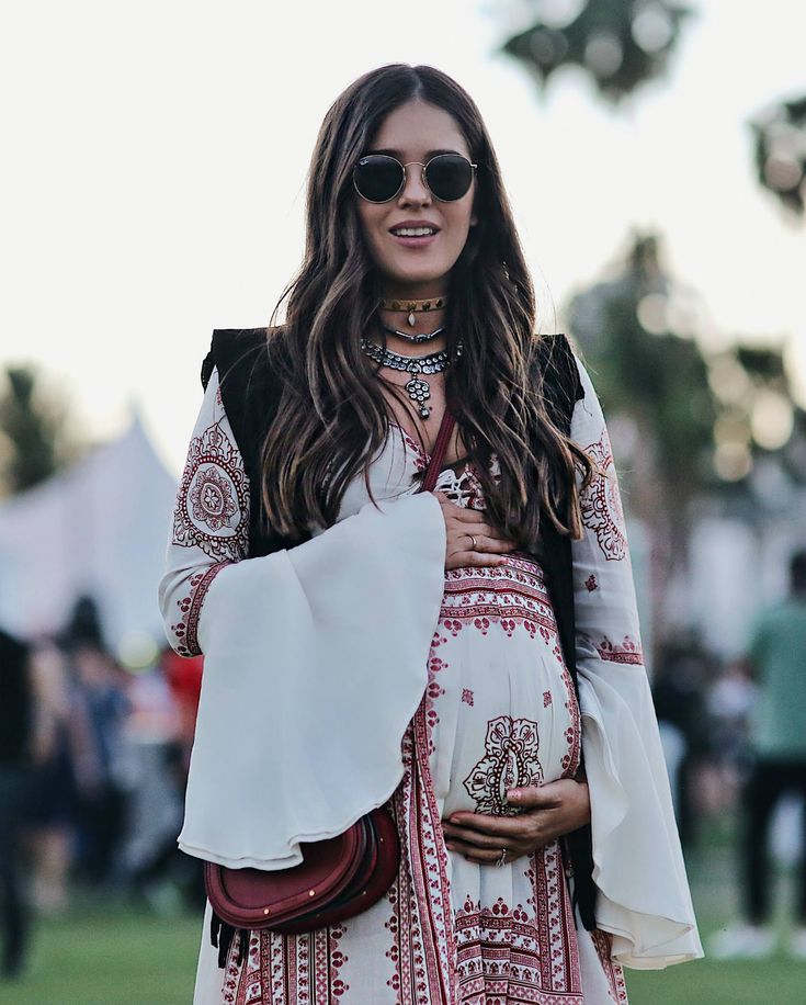 Coachella Year #7-Blank Itinerary Coachella Outfit Pregnant, Pregnant Coachella Outfits, Pregnancy Festival Outfit, Maternity Festival Outfits, Pregnant Festival Outfit, Mum Wardrobe, Boarding A Plane, Paola Alberdi, Bohemian Maternity