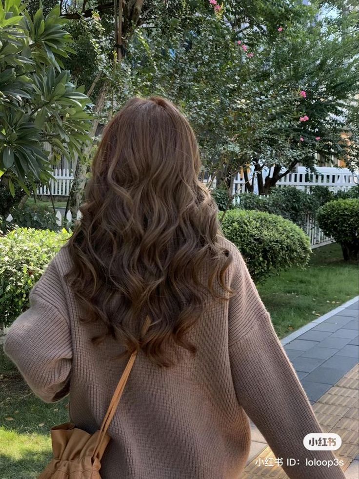 Pelo Ondulado Natural, Brown Wavy Hair, Brown Hair Looks, Thick Wavy Hair, Brown Hair Inspo, Hair Inspiration Long, Natural Wavy Hair, Haircuts Straight Hair, Skincare Routines