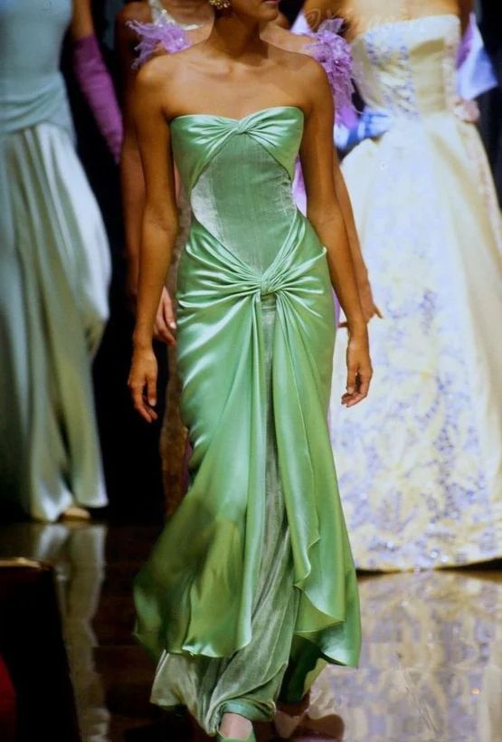 Green Strapless Sheath Velvet Satin Vintage Evening Dress Valentino Dresses Couture, Runway Fashion Couture 90s, 80s Runway Dresses, Mermaidcore Runway, 1995 Runway Fashion, 90s Runway Gowns, Valentino Runway 90s, 90s Couture Fashion, 90s Runway Dresses