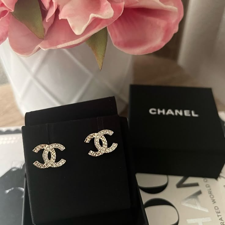 Classic Chanel Cc Stud Earrings 100% Authentic Made In France Pristine Condition, Never Worn Measurements: Height: Approx. 1.3cm, Width Approx. 1.5cm Comes With Box And Jewelry Pouch Item Will Be Authenticated By Poshmark So 100% Money Back Authenticity Guarantee So You Can Shop Without Worry Chanel Flower, Chanel Jewelry Earrings, Jewelry Chanel, Taylor Swift Posters, Luxe Jewelry, Chanel Earrings, Chanel Jewelry, Expensive Jewelry, Crystal Drop Earrings