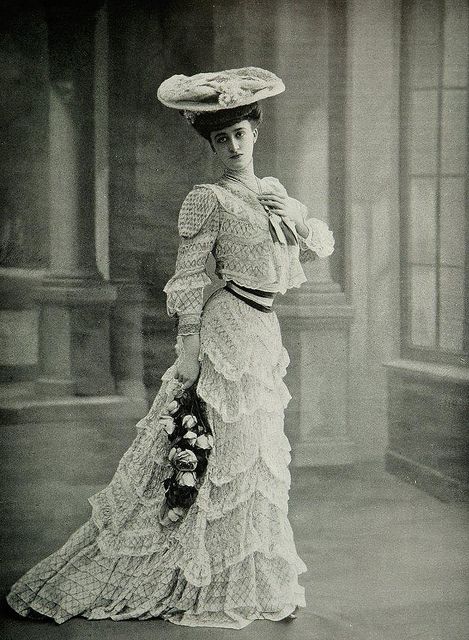 robe d'apres-midi 1905 by .pintuck, via Flickr Early 1900s Fashion, Silhouette Mode, 1900 Fashion, 1900s Fashion, What Is Fashion, Fashion Silhouette, Afternoon Dress, 20th Century Fashion, Edwardian Dress