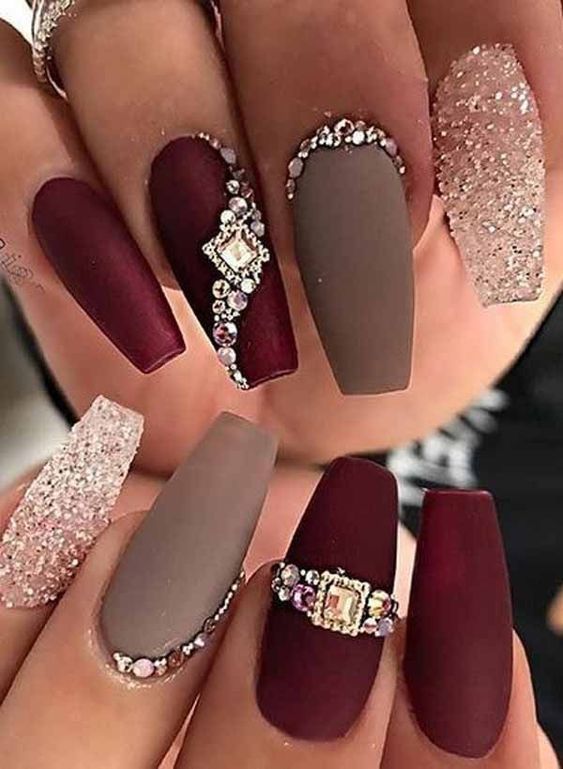 Jewel Decorations, Diamond Nail Designs, Dark Nail, Nail Jewels, Nail Art Jewelry, Rose Gold Nails, Pretty Nail Designs, Black Nail Designs, Diamond Nails