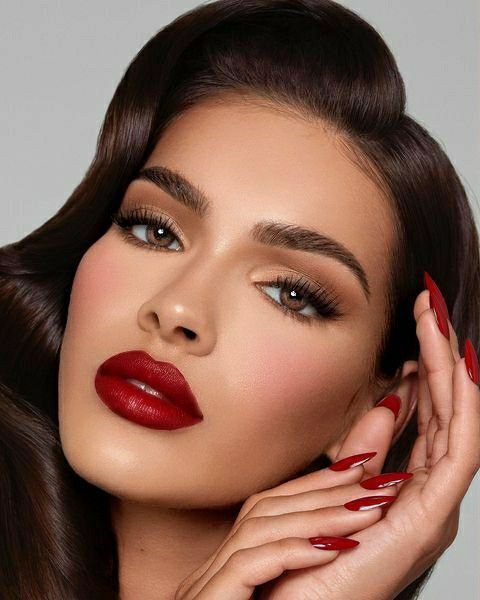 19 Glamorous New Year's Makeup Ideas to Shine in 2024 - thepinkgoose.com Makeup Bibir, Bridal Makeup Red Lips, Red Lipstick Makeup Looks, Ideas Maquillaje, Red Lips Makeup Look, Maquillage On Fleek, Mekap Mata, Red Lipstick Makeup, New Year's Makeup