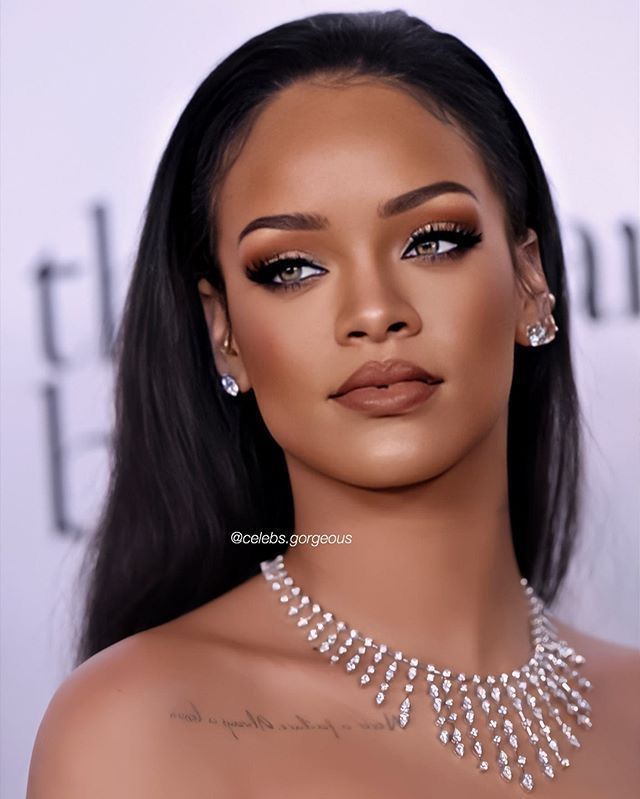 Rihanna Make Up Looks, Libra Celebrity Women, Rehana Singer, Rihanna Makeup Looks, Rhianna Makeup, Rihanna Face, Rihanna Makeup, Ball Makeup, Rihanna Looks