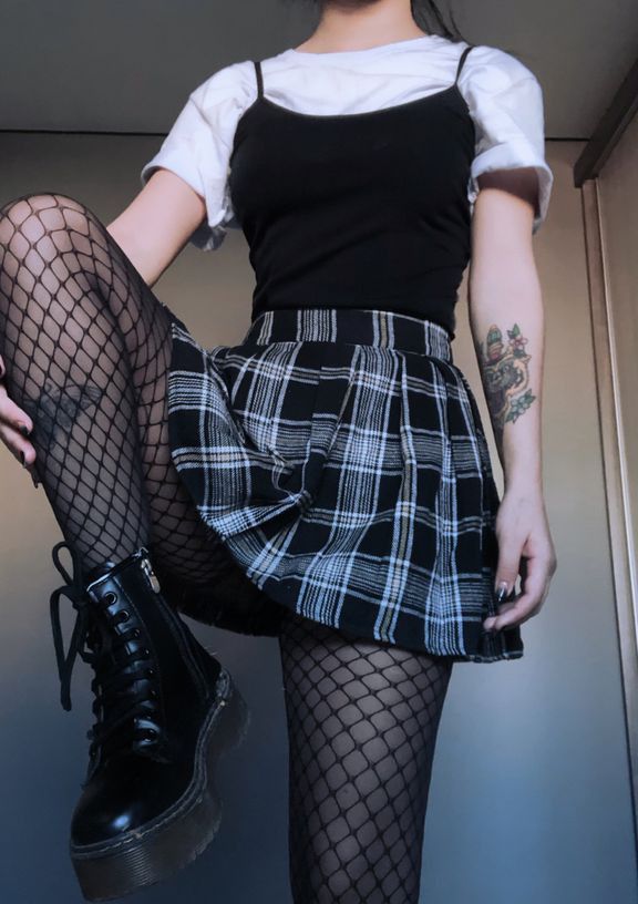 Hestia Jones, Grunge Academia, Alt Outfits, Alt Fashion, Swaggy Outfits, Gothic Outfits, Goth Outfits, Alternative Outfits, Grunge Style