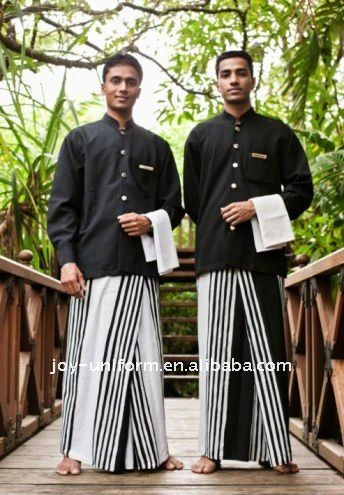 Waiter Uniform Modern, Waiter Restaurant, Waiter Uniform, Men Wearing Skirts, Restaurant Uniforms, Western Culture, 1920s Fashion, Kilt, Modern Man