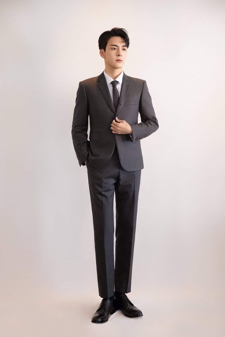 Outfit Jas Pria, Outfit Cowo, Zeng Shunxi, Outfits For Teenage Guys, Professional Profile Pictures, Joseph Zeng, Male Portrait Poses, Job Interview Outfit, Suits Korean