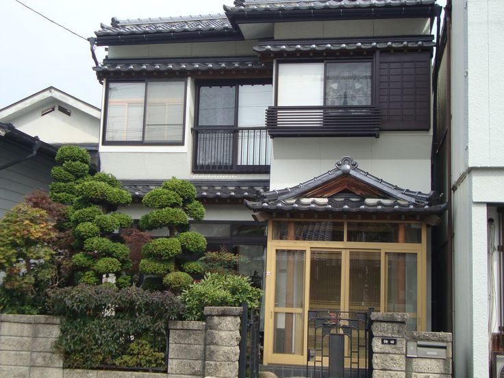 Tokyo House Tokyo House Aesthetic, Tokyo Home, House In Tokyo, Urban Japanese House, Tokyo Houses, Tokyo Apartment Aesthetic, Japanese Suburban House, Aesthetic Japanese House Exterior, Japanese Exterior House