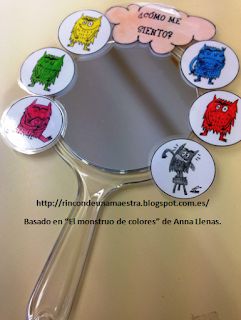 a mirror that has different colored cartoon characters on it and the words hello kitty written in spanish