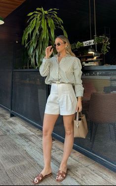 Island Outfits, Weekend Getaway Outfits, Old Money Fashion, Casual Chic Outfits, Elegant Minimalism, Money Fashion, Island Outfit, Classic Style Outfits, Stripe Outfits