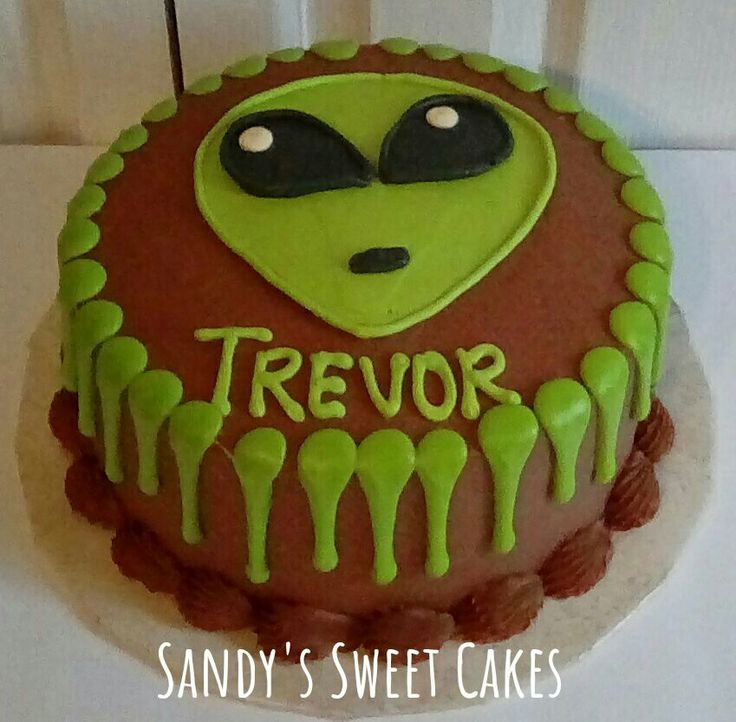 there is a cake that has been decorated to look like an alien with the words'treat'on it