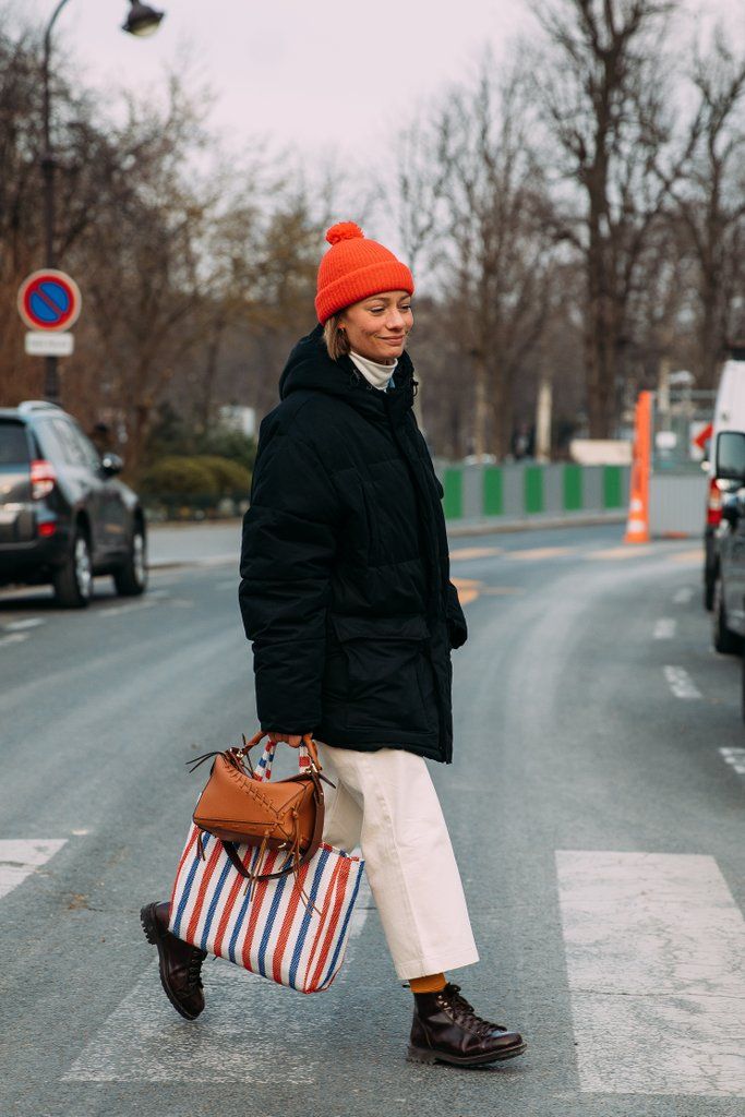 Day 2 | Street Style at Paris Fashion Week Fall 2018 | POPSUGAR Fashion Photo 1 2018 Street Style, 2020 Street Style, Mode Hippie, Popsugar Fashion, Retro Mode, Looks Street Style, Style Winter, Street Fashion Photography, Street Style Winter