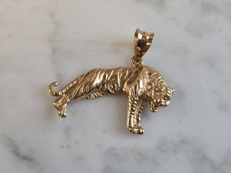 A WOMENS OR MENS VINTAGE 14K YELLOW GOLD TIGER PENDANT. THE PENDANT WEIGHS 3.1g, AND MEASURES 1 1/4" LONG BY 1" WIDE.  MAKES A GREAT GIFT FOR THAT SOMEONE SPECIAL.   ANY QUESTIONS, PLEASE ASK.  BE SURE TO CHECK OUT SOME OF MY OTHER GREAT ITEMS FOR SALE. IF THERE ARE ANY ISSUES PLEASE CONTACT US, WE'RE ALWAYS HAPPY TO TRY TO HELP YOU OUT AS BEST AS WE CAN. Tiger Jewelry, Gold Tiger, Tiger Pendant, Mens Vintage, Jewelry Vintage, Items For Sale, Makers Mark, Vintage Men, Womens Jewelry Necklace