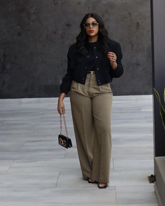 Corporate Attire Plus Size, Smart Casual Women Outfits 2024, Smart Casual Work Outfit Plus Size, Plus Size Business Professional, Plus Size Corporate Outfits, Semi Formal Mujer, Brunch Looks, Minimalist Essentials, Aesthetic Outfits For School