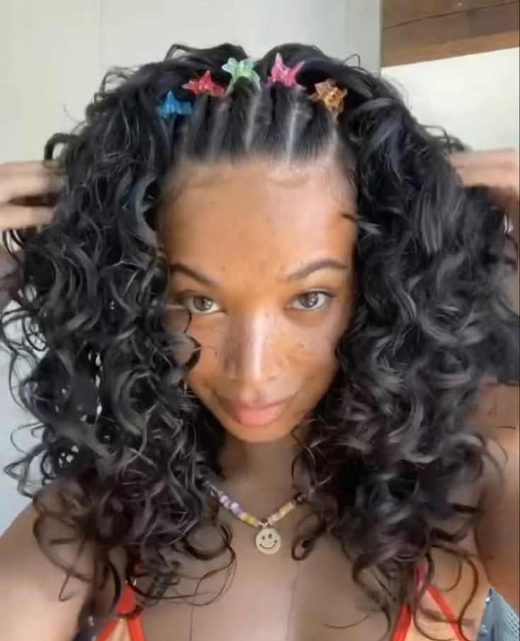 Rave Hairstyles, 2000s Hairstyles, Curly Hair Accessories, Concert Hairstyles, Rave Hair, Y2k Hairstyles, Cute Curly Hairstyles, Clip Hairstyles, Curly Hair Styles Easy