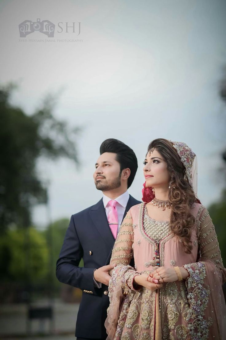 Ringceremony Couple Poses, Engagement Stills Couple, Muslim Marriage Photography, Couple Reception Poses, Reception Photography Poses, Cupal Pose, Muslim Engagement Photos, Engegment Pose, Reception Couple Poses