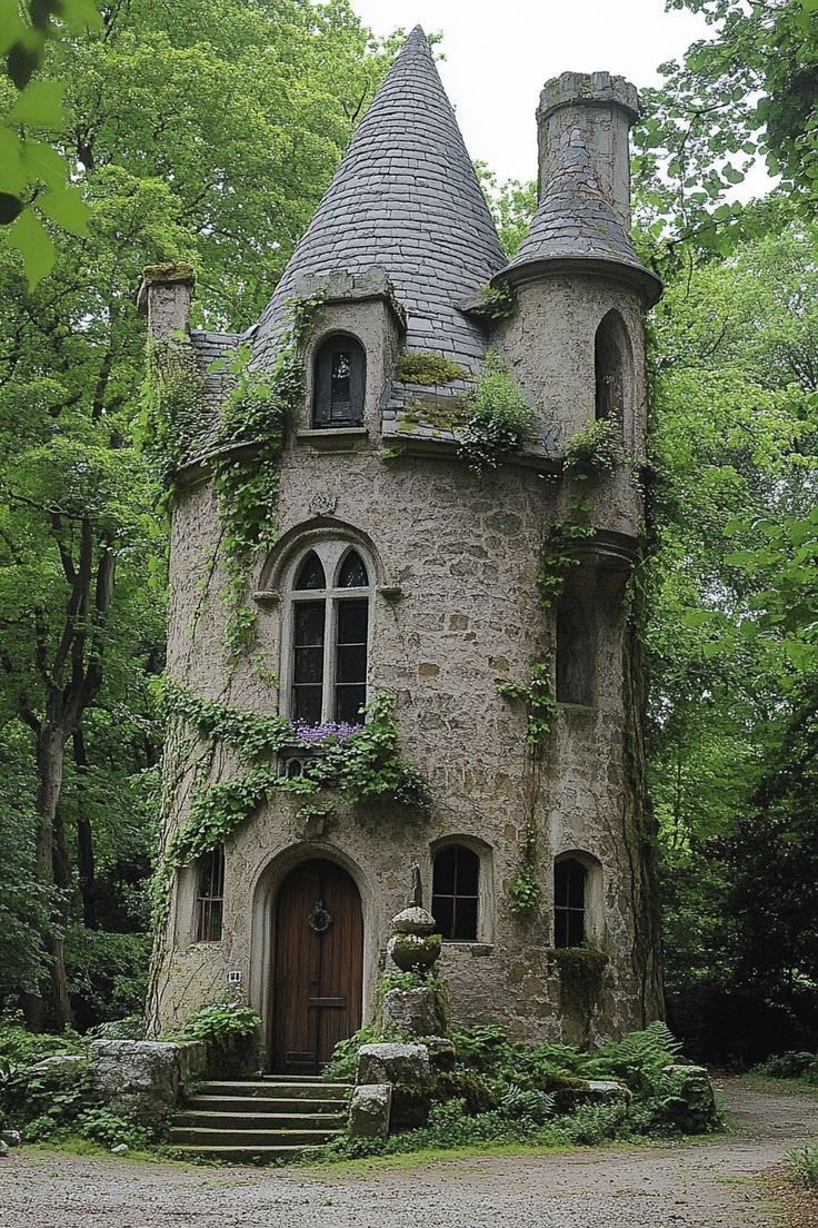 an old stone house with ivy growing all over it