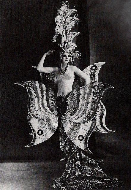 a woman in an elaborate costume is shown on the instagramture page, which reads send