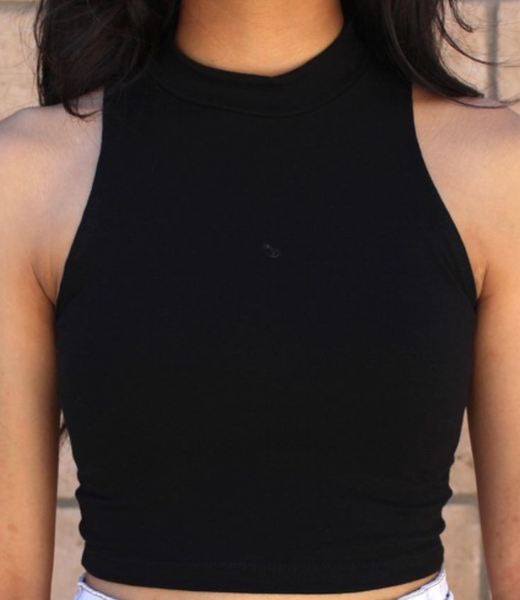 Simple Black Crop Top, Black High Neck Tank Top, High Neck Crop Top Outfit, Black High Neck Tank Top Outfit, Siyah Crop Top, High Neck Shirt Outfit, Casual Black Tank Top, Black Crop Top Outfit Casual, High Neck Tank Top Outfit