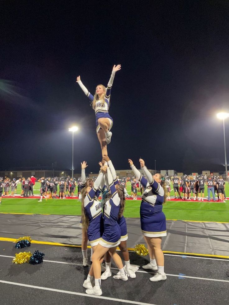 the cheerleaders are doing tricks for the crowd