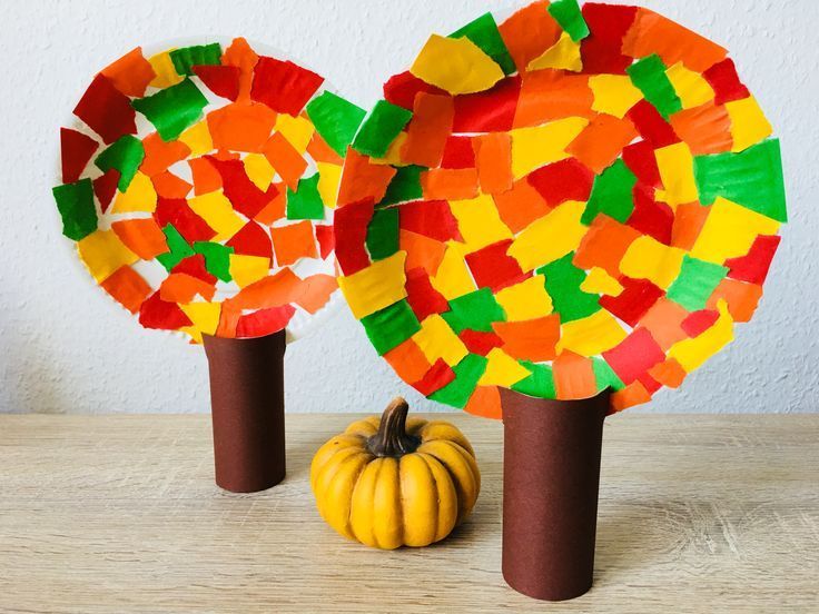 two paper plate trees with pumpkins in the middle and one made out of construction paper