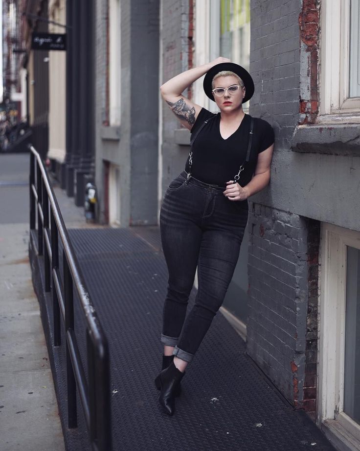 10 Minimal And Androgynous Looks For Plus-Size Bodies | Ravishly Androgynous Women, Androgynous Outfits, Androgynous Look, Queer Fashion, Tomboy Outfits, Androgynous Fashion, Mode Inspo, Tomboy Fashion, Looks Style