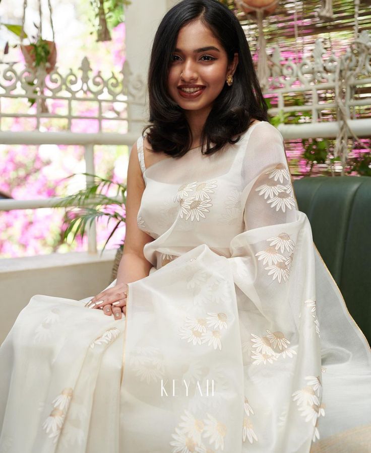 Ahaana Krishna In Saree, Pastel Saree For Farewell, Convocation Saree Graduation Indian, White Saree Aesthetic, Graduation Saree, Pastel Sarees, Office Wear Saree, Pastel Saree, Chikankari Saree