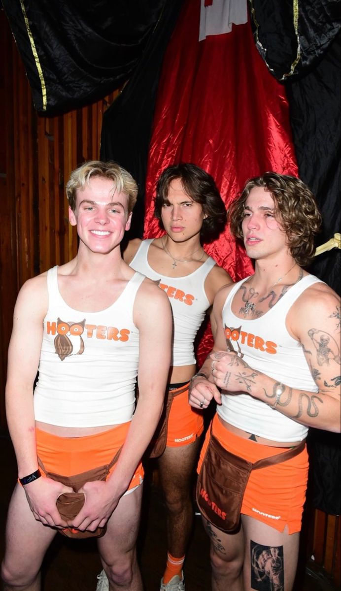 Hooters Costume, Gay Halloween Costumes, Gay Outfits, Vinnie Hacker, Cute White Guys, Gay Fashion, Boy Halloween Costumes, Halloween Costume Outfits, Halloween Boys