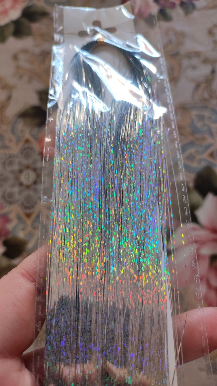 Holographic Hair Tinsel, Hair Tinsels, Tinsel Hair, Sparkly Hair, Hair Glitter, Hair Tinsel, Curly Hair Styles Easy, Fancy Video, Glitter Hair