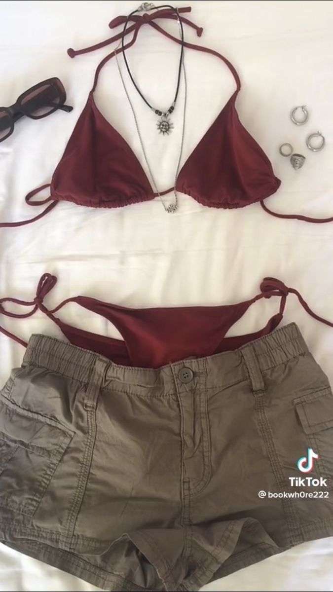 Strapless Summer Outfits, Summer Glowup, Obx Vibes, Swimsuit Aesthetic, Mode Hippie, Cute Bathing Suits, Europe Summer, Cute Swimsuits, Summer Fits