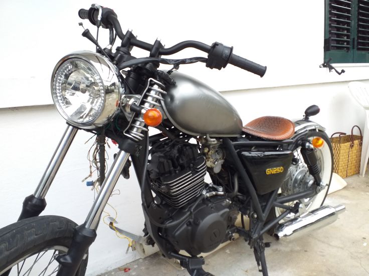 a black motorcycle parked next to a white building