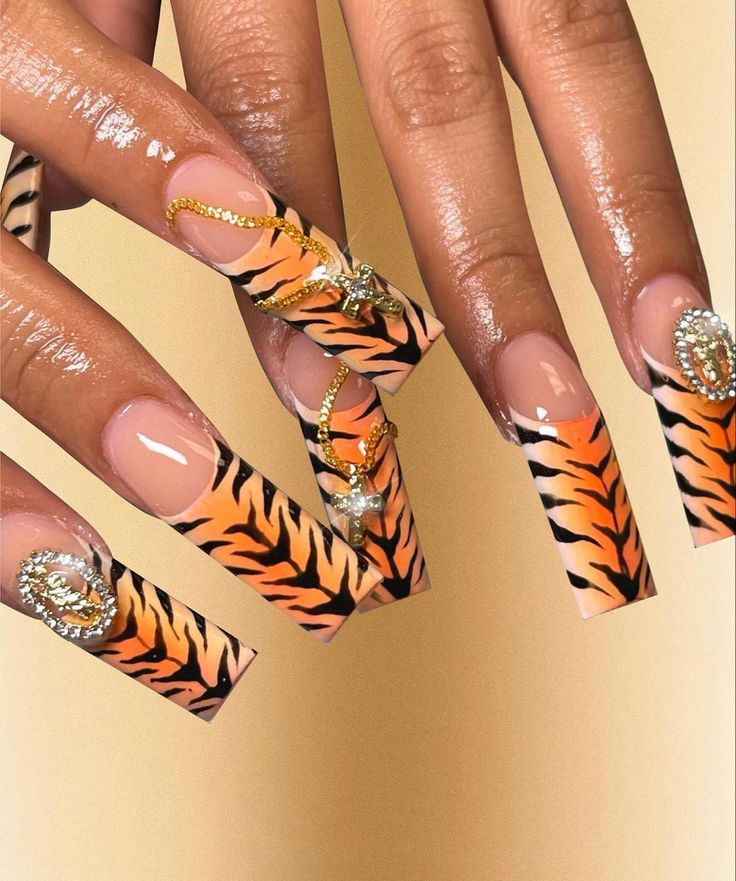 Tiger Print Nails, Tiger Stripe Nails, Nails Aesthetics, Tiger Year, Tiger Nails, Zebra Nails, Airbrush Nails, Cute Acrylic Nail Designs, Animal Nails