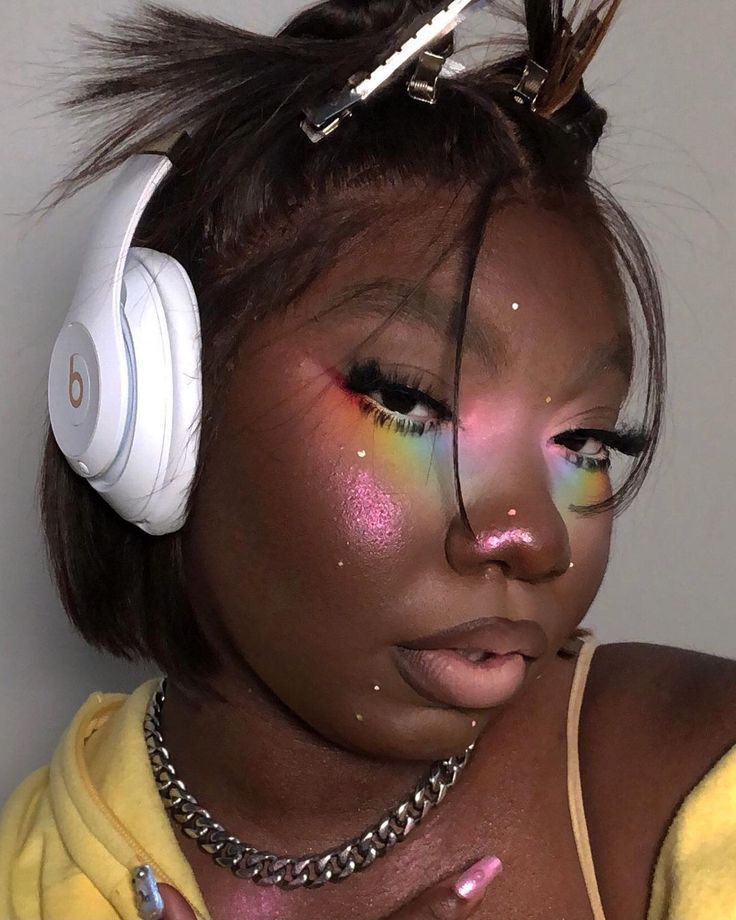 Blush Under Eyes, Women Piercings, Makeup Cheeks, Gender Neutral Makeup, Makeup Vision Board, Bday Makeup, Aura Body, Colorful Makeup Looks, Disco Makeup