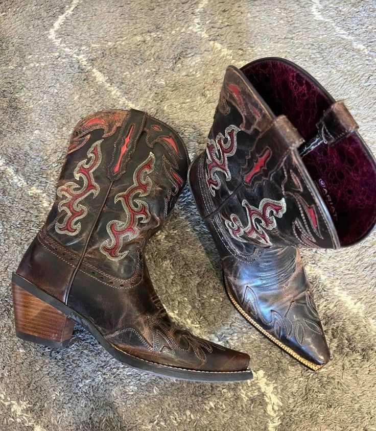 Emo Cowboy Boots, Old Boots Aesthetic, Punk Cowboy Boots, 70s Man Aesthetic, Emo Cowboy Aesthetic, 80s Gay Aesthetic, Mexican Cowboy Aesthetic, 70s Cowboy Aesthetic, Cowboy Boots Mexican