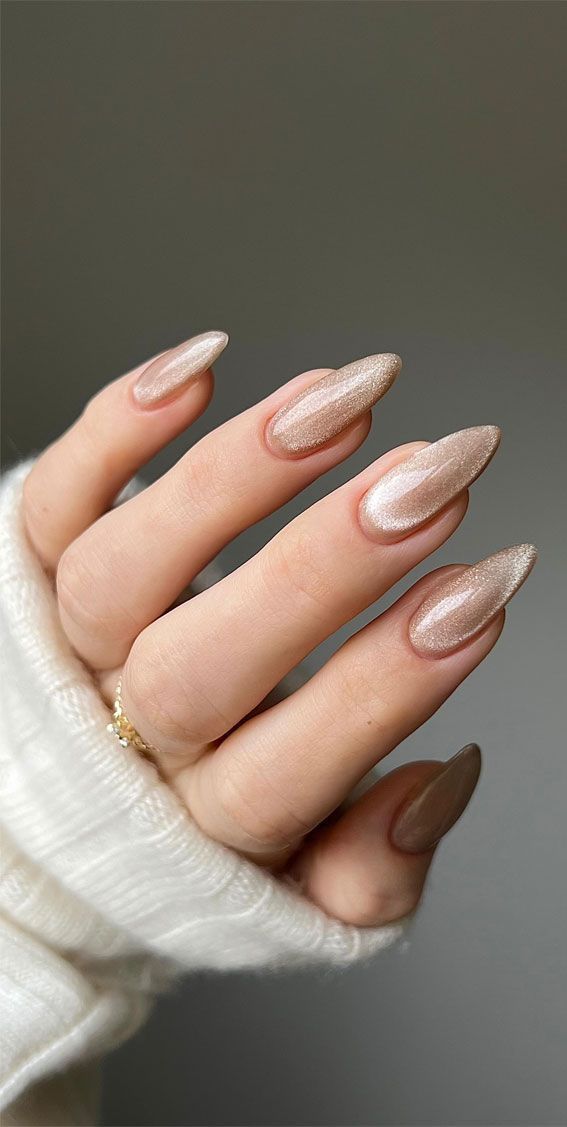 Classy Black Nails Almond, Nude Velvet Nails, Gold Detailed Nails, Beige Cat Eye Nails, Nails White With Gold, Nude Nails Design 2024, Uñas Delicadas Y Sencillas, Neutral Cat Eye Nails, Minimalist Holiday Nails