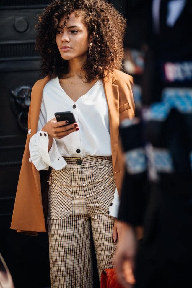 The best street style from London Fashion Week spring/summer 2019 - Vogue Australia Vogue London, Look Working Girl, Stile Casual Chic, Street Style 2018, London Fashion Weeks, London Fashion Week Street Style, Vogue Australia, Looks Street Style, Street Style Trends