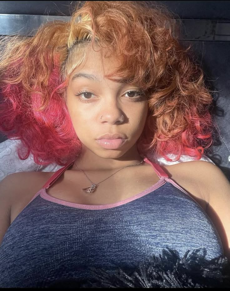 Blk Hairstyles, Brown And Pink Hair, Natural Hair Bun, Hair Bun Styles, Short Dyed Hair, Hair Colour Inspo, Curly Head, Curly Haircut, Pink Ginger