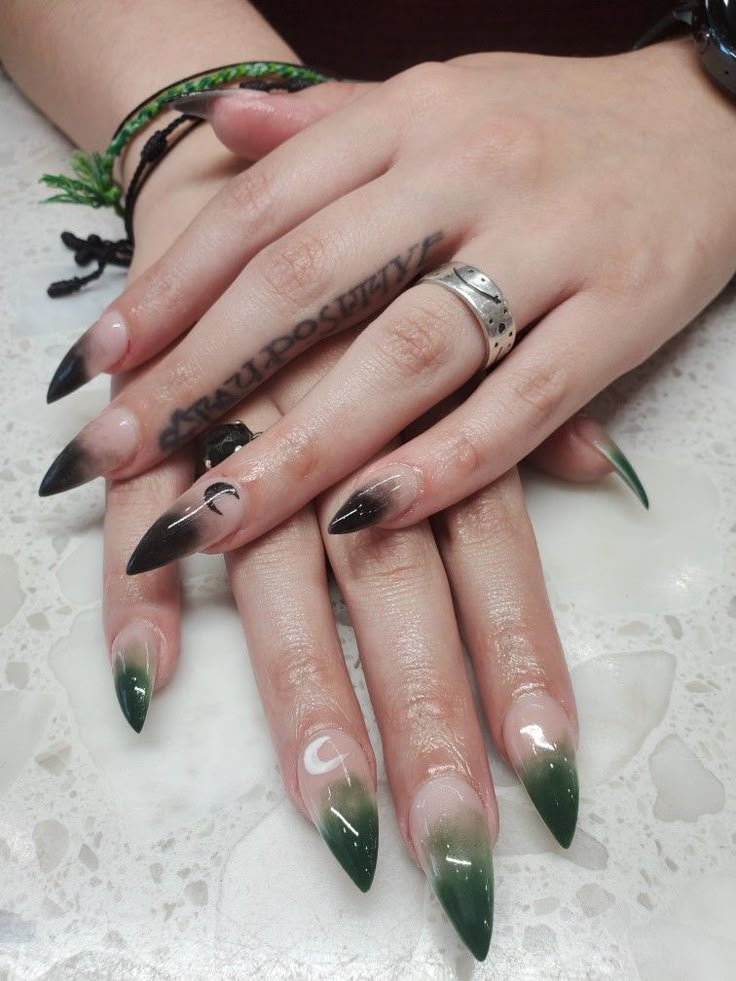 Cute Green And Black Nails, Green Goth Nails Grunge, Black And Green Goth Nails, Dark Green Goth Nails, Dark Green Witchy Nails, Black N Green Nails, Witchy Green Nails, Green N Black Nails, Shego Nail Design