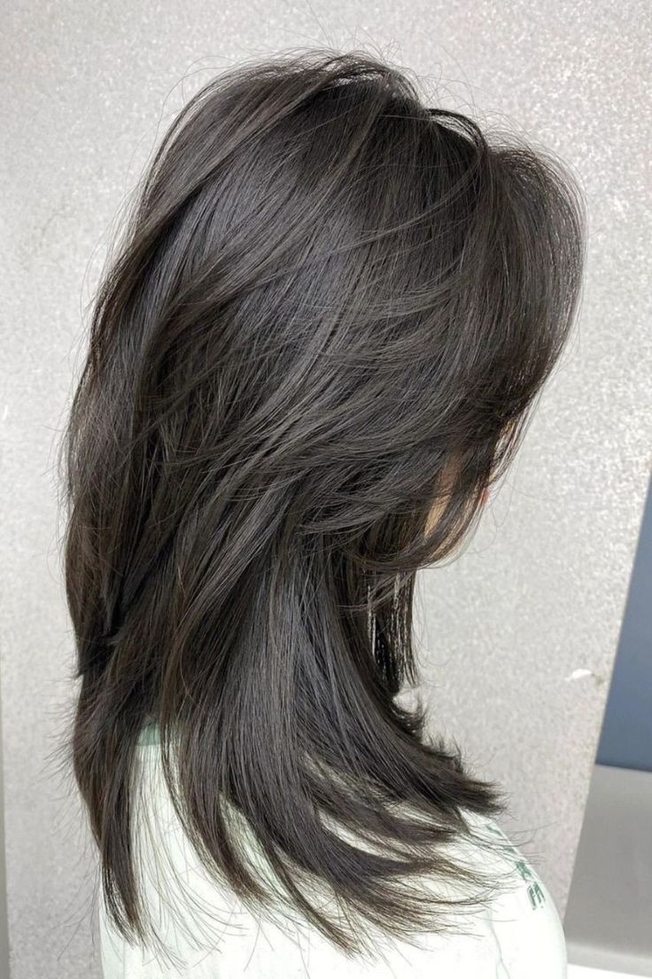 Haircuts Straight Hair Layered, Straight Hair Layered, Medium Hair With Bangs, Medium Length With Bangs, Watches Aesthetic, Hairstyles Names, Hair Layered, Hair Inspiration Long, Luxury Hair Accessories