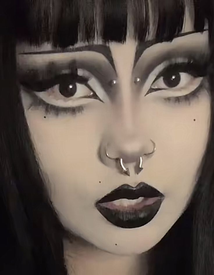 Read Goth Makeup, Brown Goth Makeup, Bat Wing Makeup, Trad Goth Makeup Tutorial, Pretty Goth Makeup, Goth Prom Makeup, Trad Goth Hair, Trad Goth Makeup 80s, Casual Goth Makeup