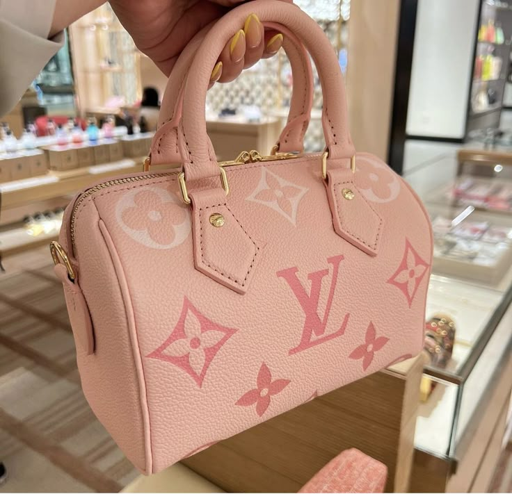 Lv Pink Bag, Pink Lv Bag, Louis Vuitton Bag Aesthetic, Mini Pink Bag, Pink Louis Vuitton Bag, Sac Louis Vuitton, Prada Purses, My Style Bags, Louis Vuitton Pink