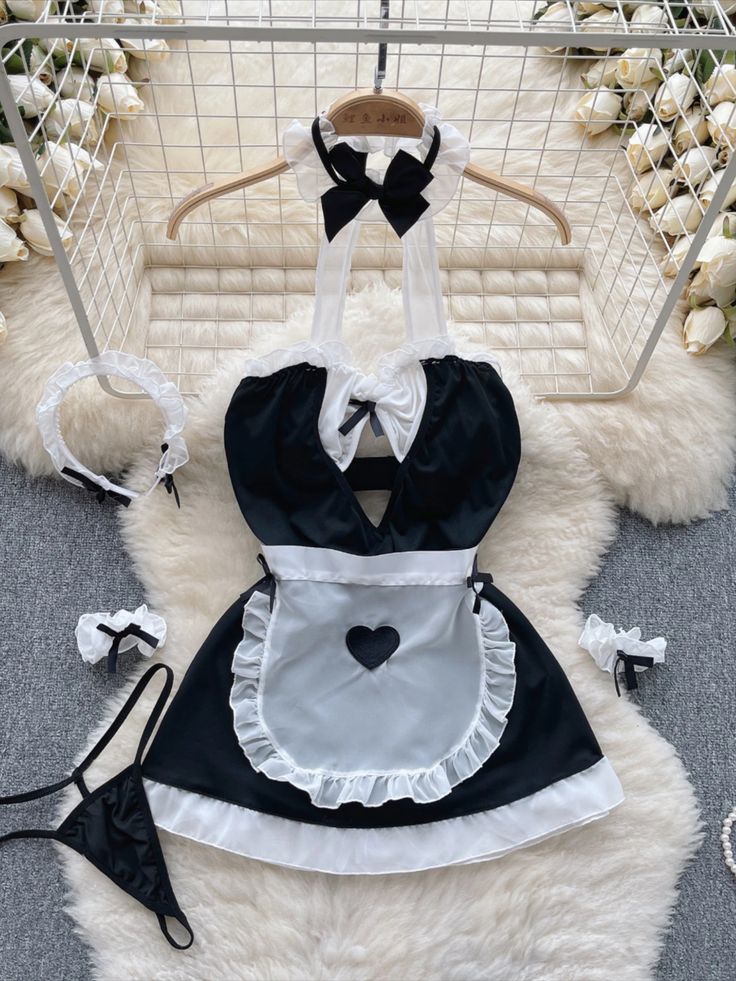 Housewife Costume, Suits 2023, Coffee Girl, Maid Outfit, Style Japonais, Maid Dress, Japan Style, Japan Fashion, Suit Fashion