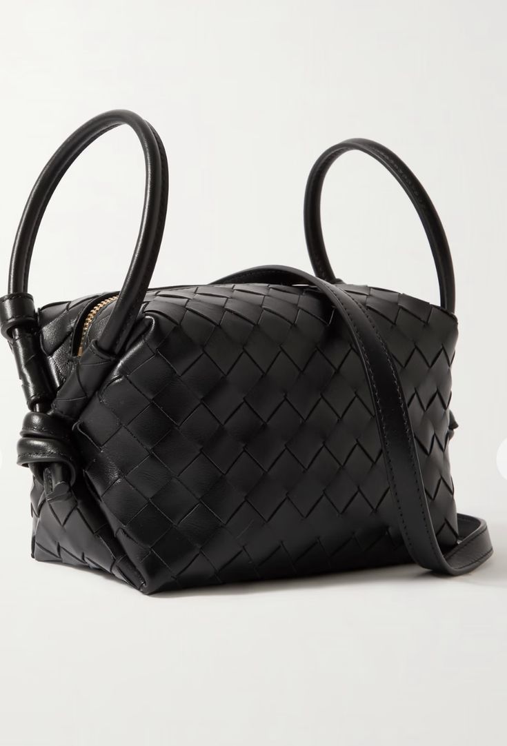 Bottega Veneta, bag Porter Bag, Small Hand Bags, Bottega Veneta Bag, Hand Bags For Women, Black Leather Crossbody Bag, Bag Icon, Essential Items, Black Shoulder Bag, Small Shoulder Bag