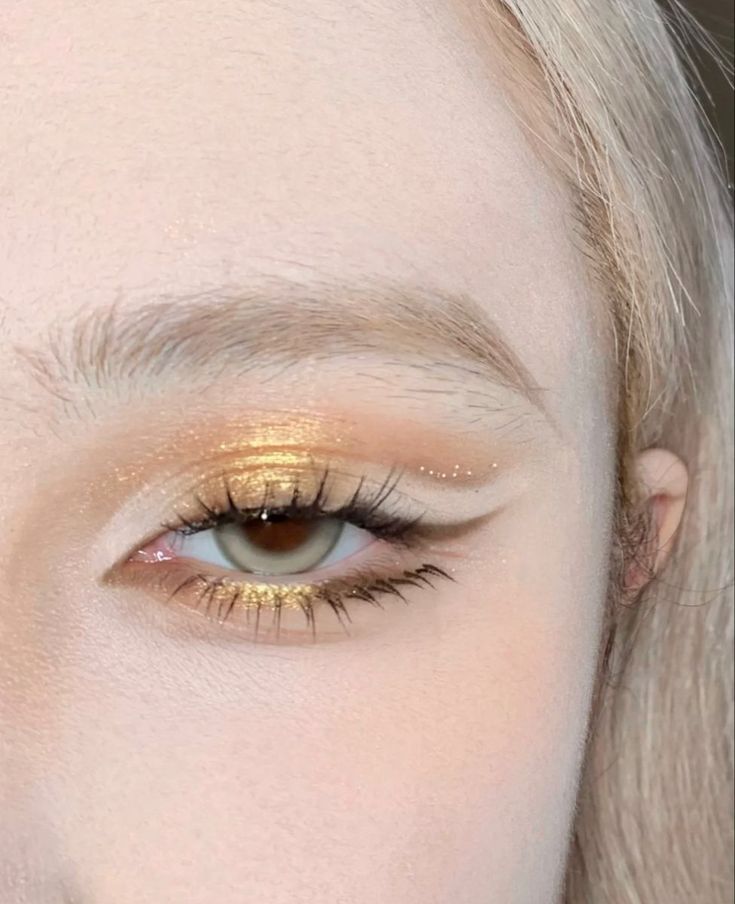 Ethereal Make Up Look, Cute Gen Z Outfits, Pale Yellow Makeup, Prom Makeup Graphic Liner, Light Pink And Gold Makeup Looks, Fun Makeup Ideas Hooded Eyes, Korean Makeup Western Face, Makeup Inspo Eyeshadow, Silver And Gold Makeup Looks