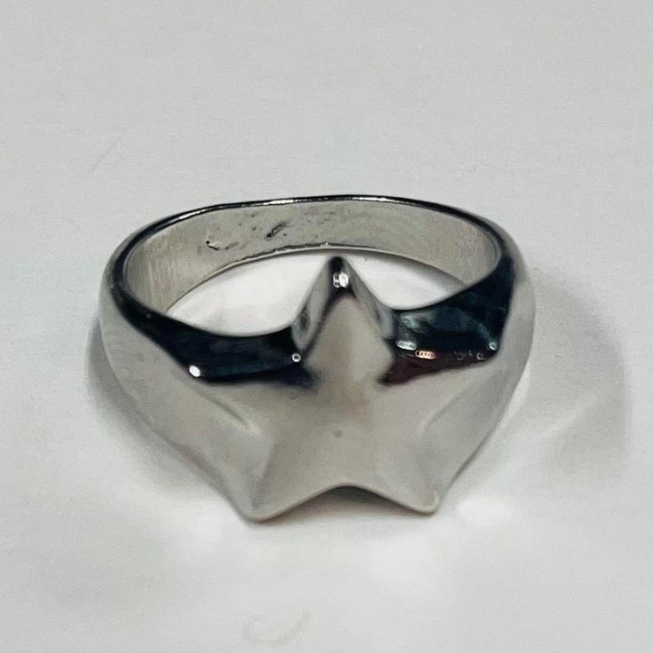 Vintage Y2k Style Silver Star Ring These Rings Are Unisex :)! Size 7 Brand New Shipping:$5 Silver Star Rings, Casual Silver Star-shaped Jewelry, Casual Silver Star Jewelry, Silver Star Ring, Y2k Hippie, 70s Jewelry, Dope Jewelry Accessories, Y2k Rings, Chunky Silver Rings